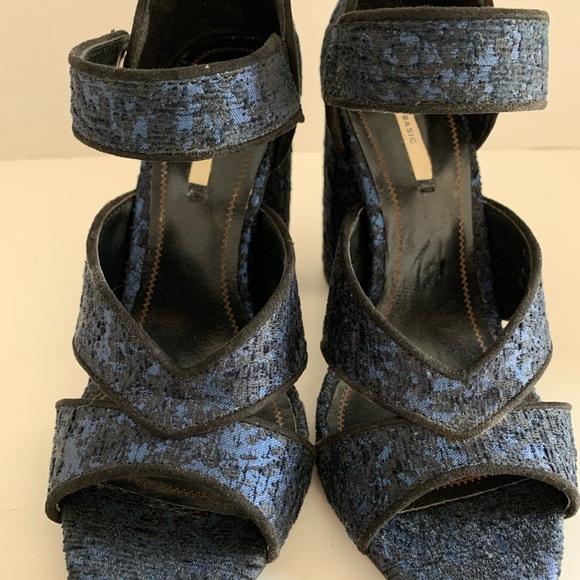 Zara Basic Tapestry Block Heels, size 36/6 - Picture 2 of 8